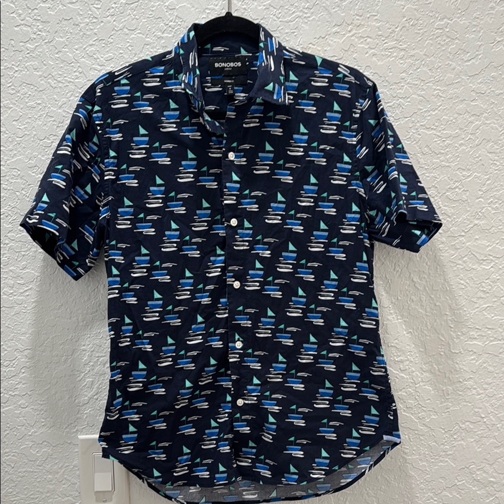Bonobos Men’s Riviera Stretch Button Down Tailor Fit Short M Navy Sailboat